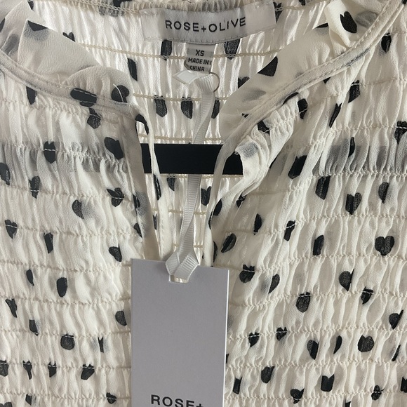 NWT Rose and Olive ladies sleeveless blouse - Picture 2 of 5